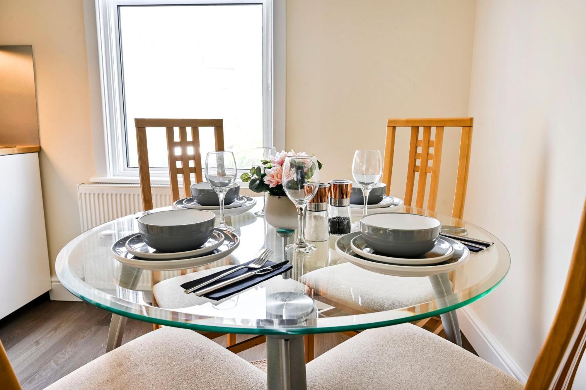 A Two Bedroom A Stride Away From Meridian Greenwich Apartment