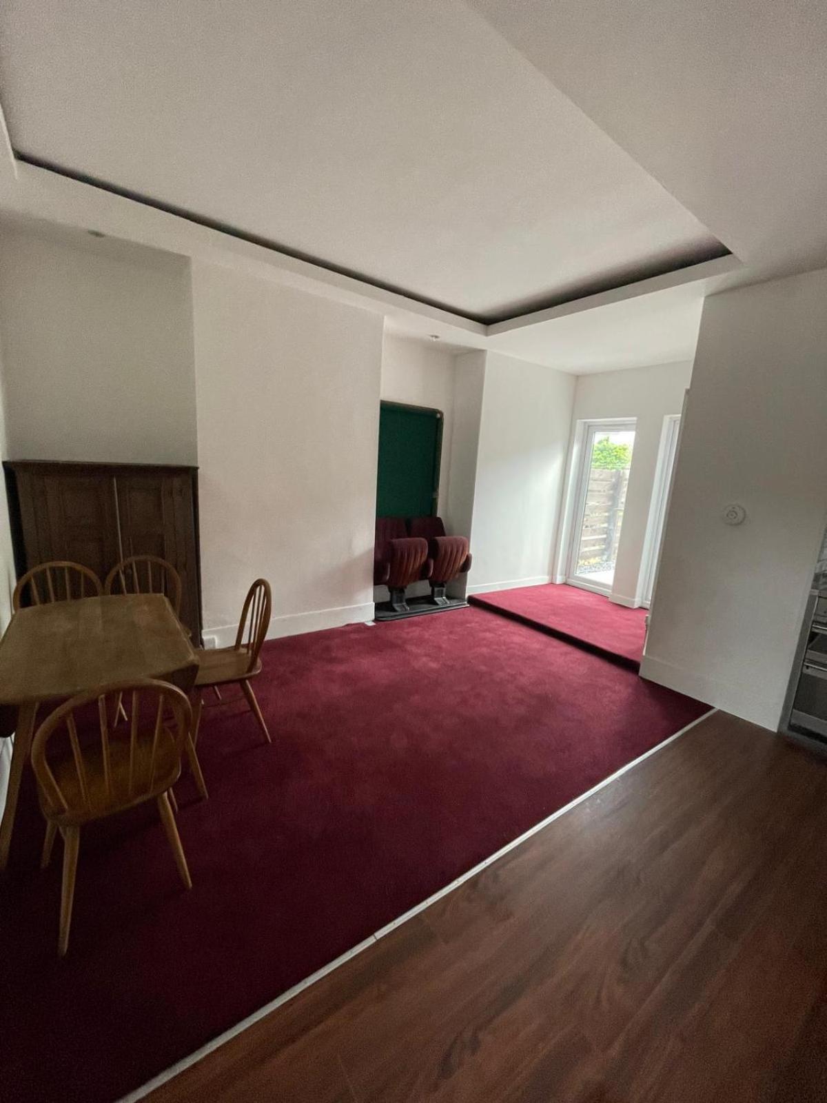 2 Bedroom Flat Wembley Apartment London