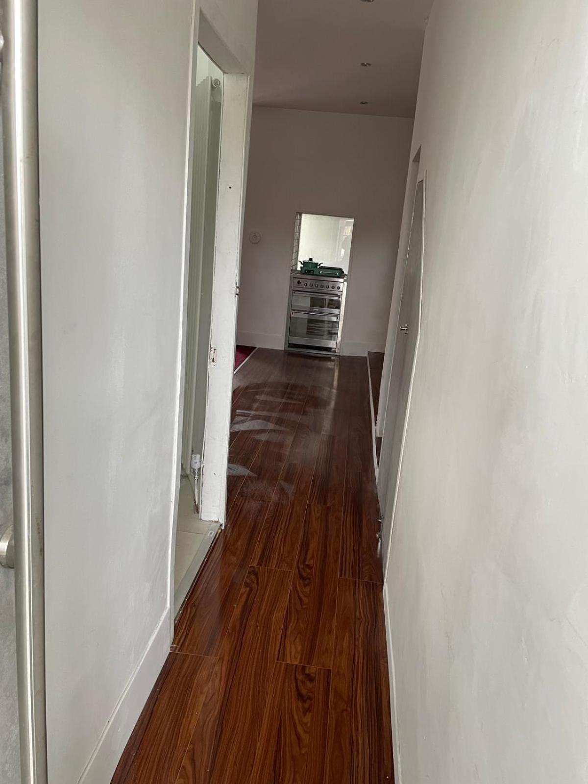 2 Bedroom Flat Wembley Apartment
