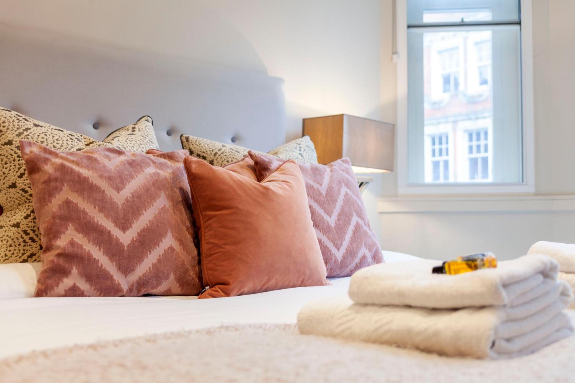 Elegant 1br Flat In Prime Mayfair I Smarthost Apartment