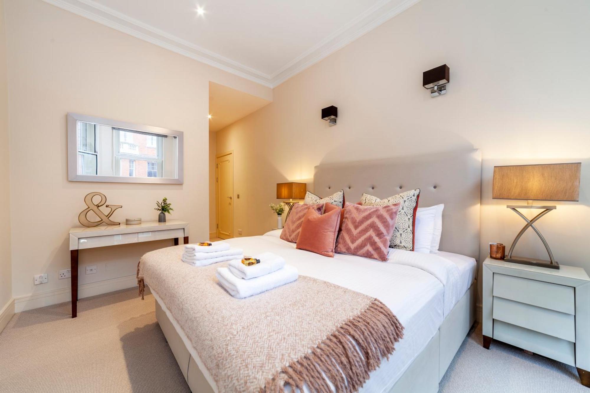 Elegant 1br Flat In Prime Mayfair I Smarthost Apartment