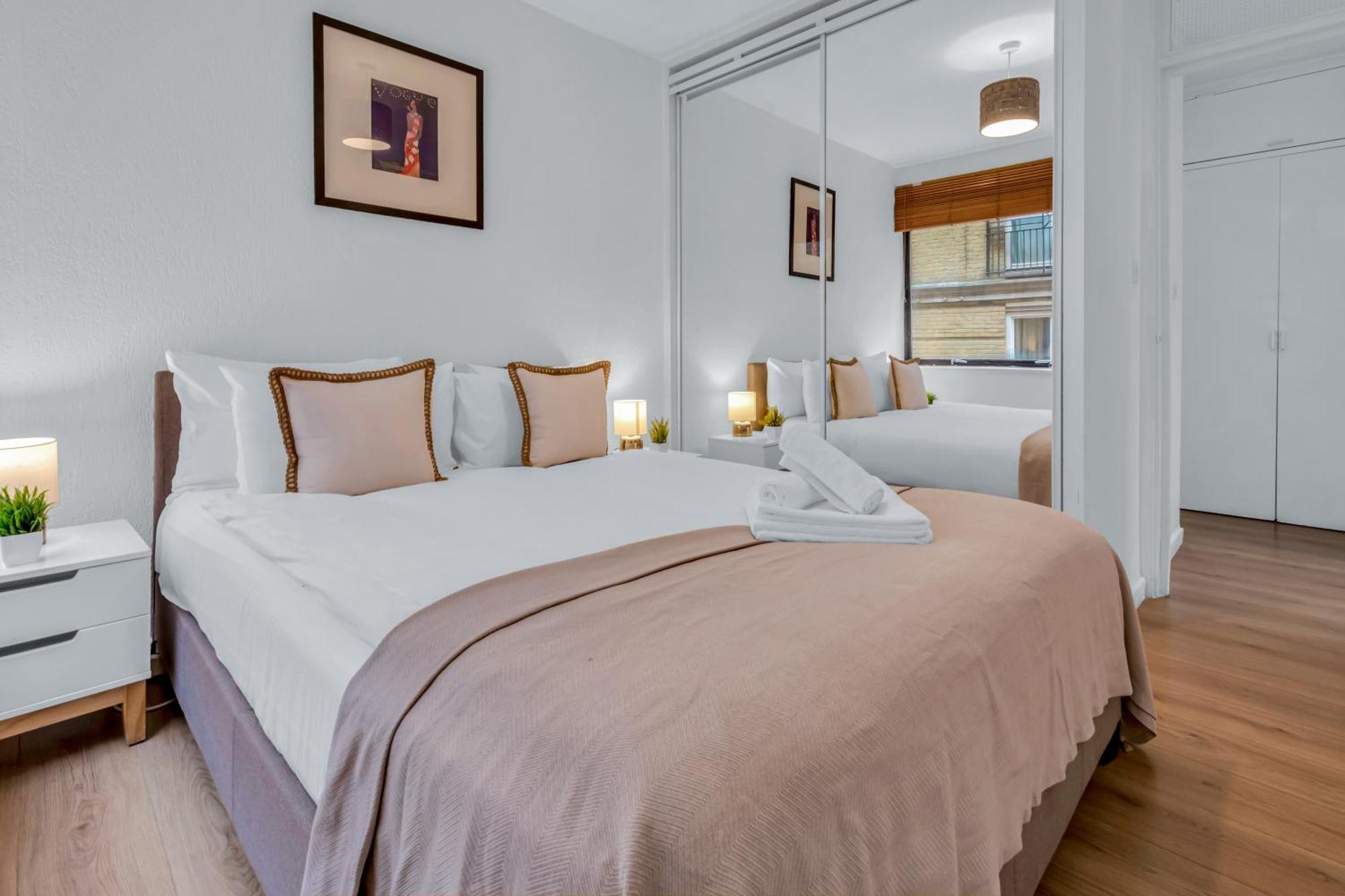 Mysquare Mansion House Queens Quay Apartment