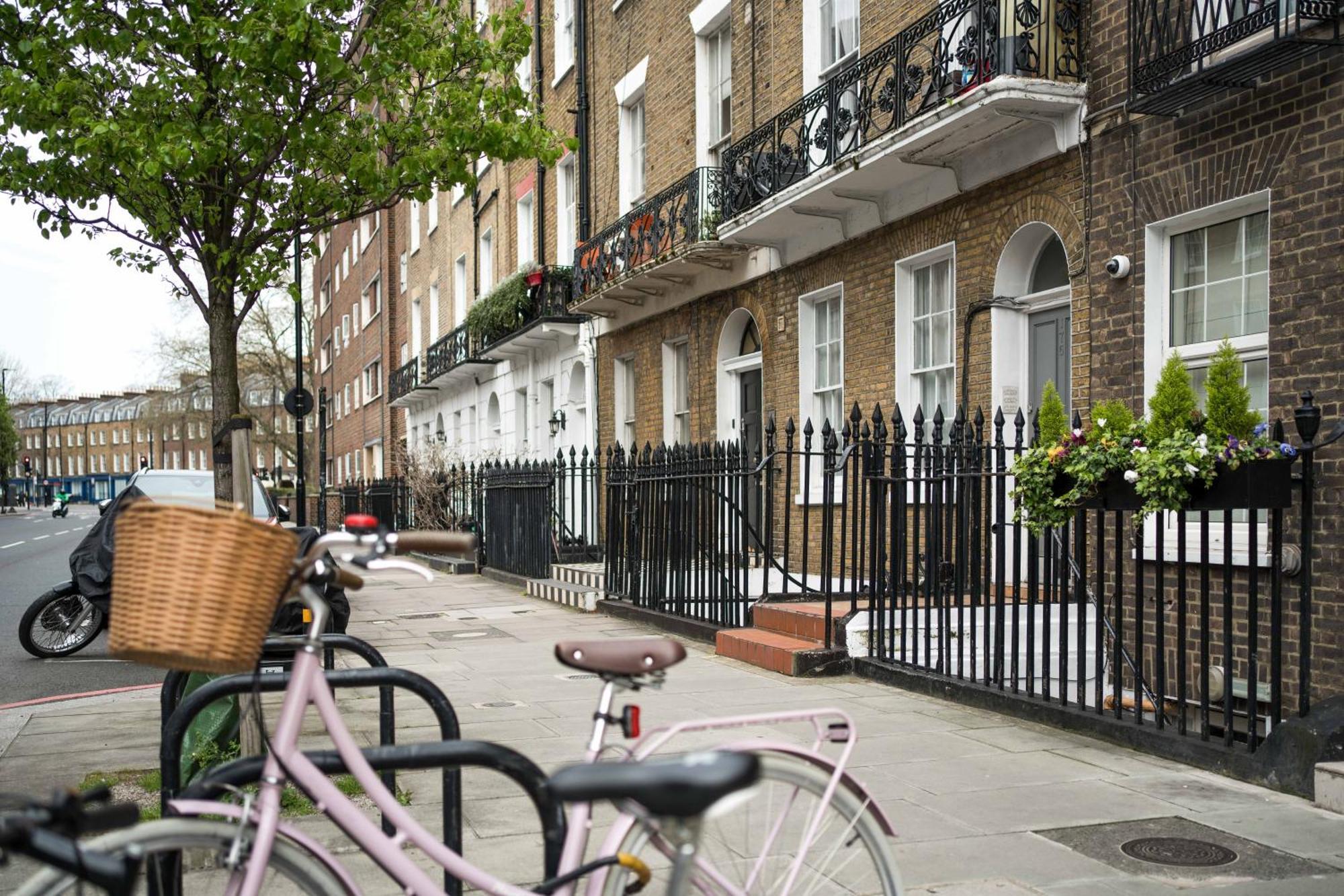 5 Min Walk To Madame Tussauds - 5 Min Walk To Baker Street - 5 Min Walk To Marylebone Railway Station - 5 Min Walk To Regent Park - London