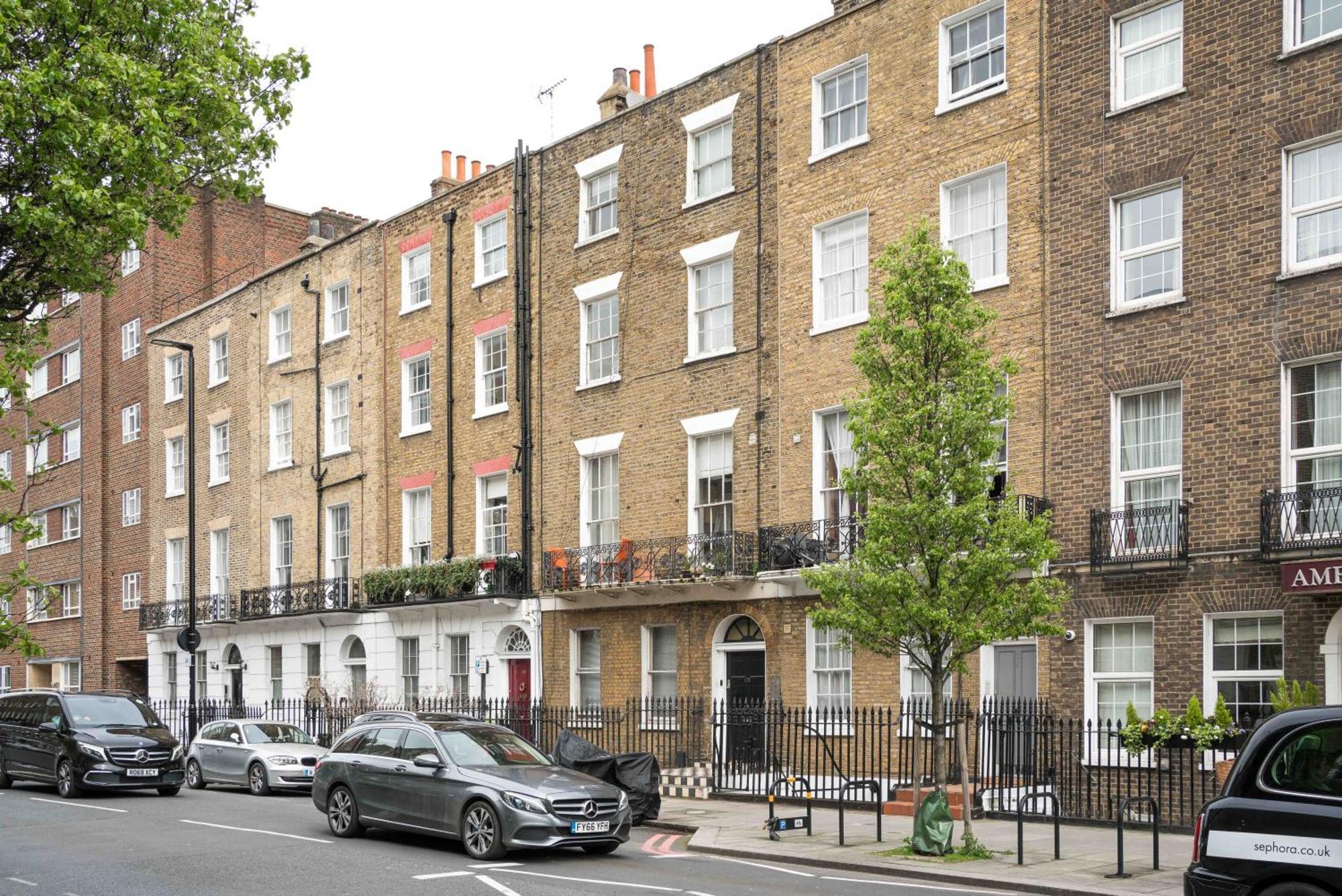 5 Min Walk To Madame Tussauds - 5 Min Walk To Baker Street - 5 Min Walk To Marylebone Railway Station - 5 Min Walk To Regent Park -