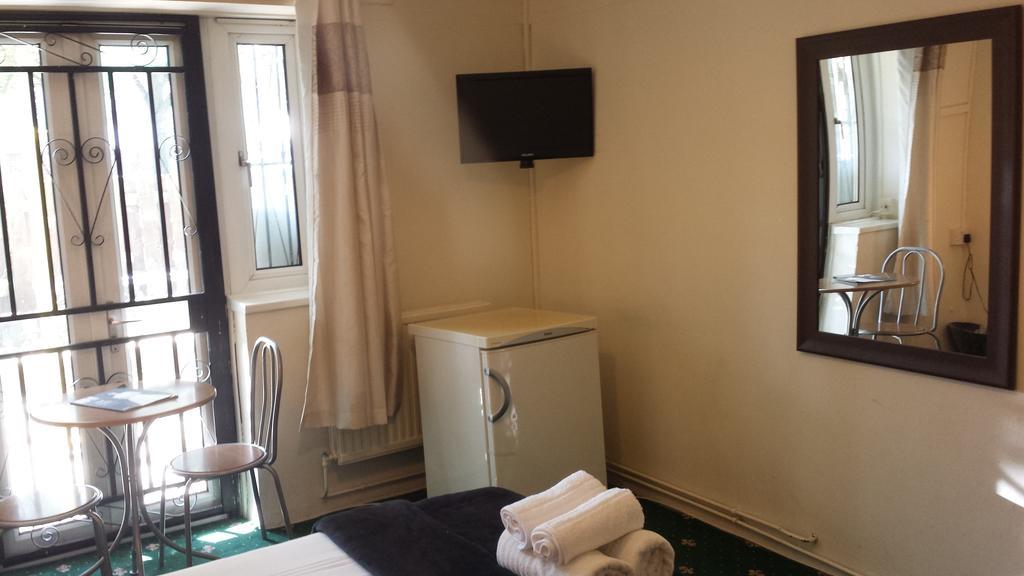 Hostel Whitechapel Rooms *