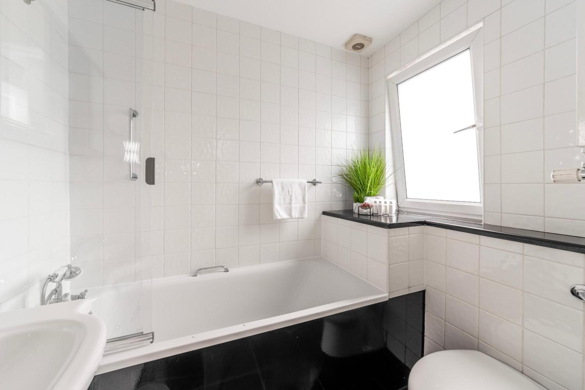 Сasa de vacaciones The Secret Kensington Garden Mews-2 Bedroom Full House-2 Train Lines- Spacious-kings Road- Harrods -chelsea Stadium-private Small Patio