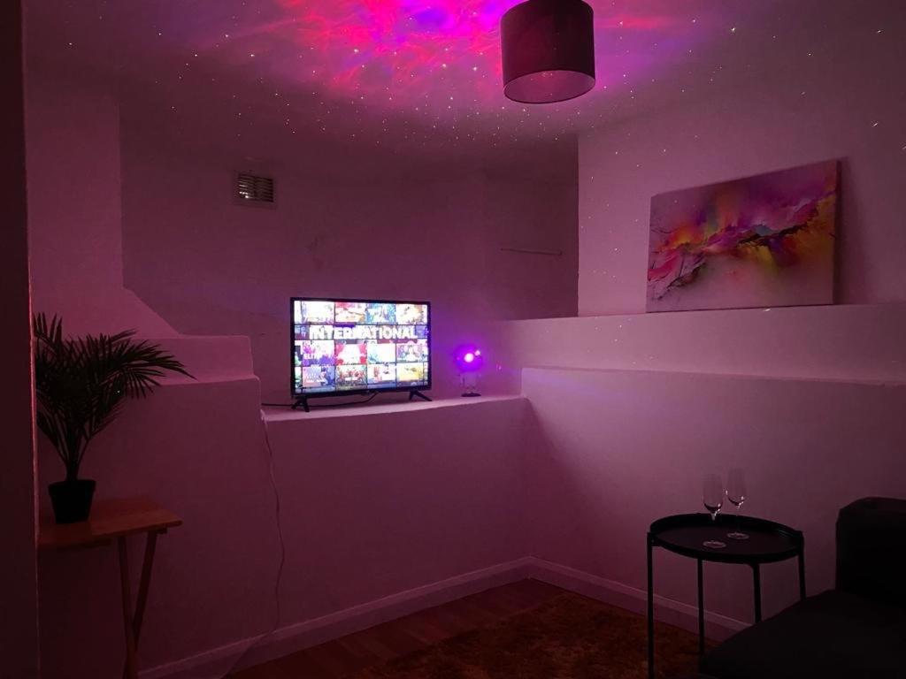 Entire 2 Bed Flat 10 Mins To Central Appartement *