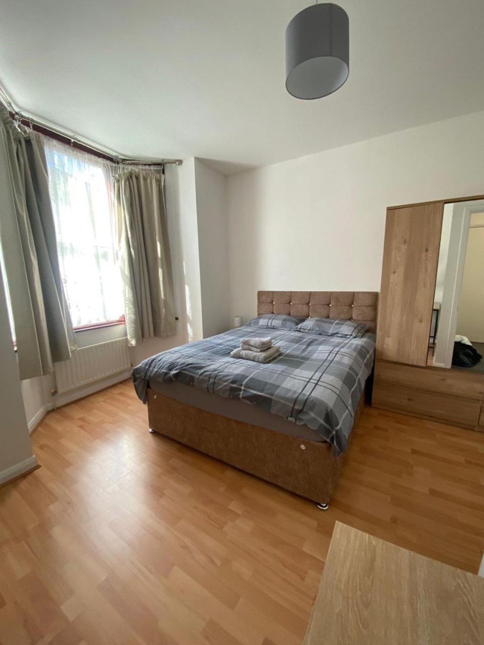 Appartement Entire 2 Bed Flat 10 Mins To Central Londen