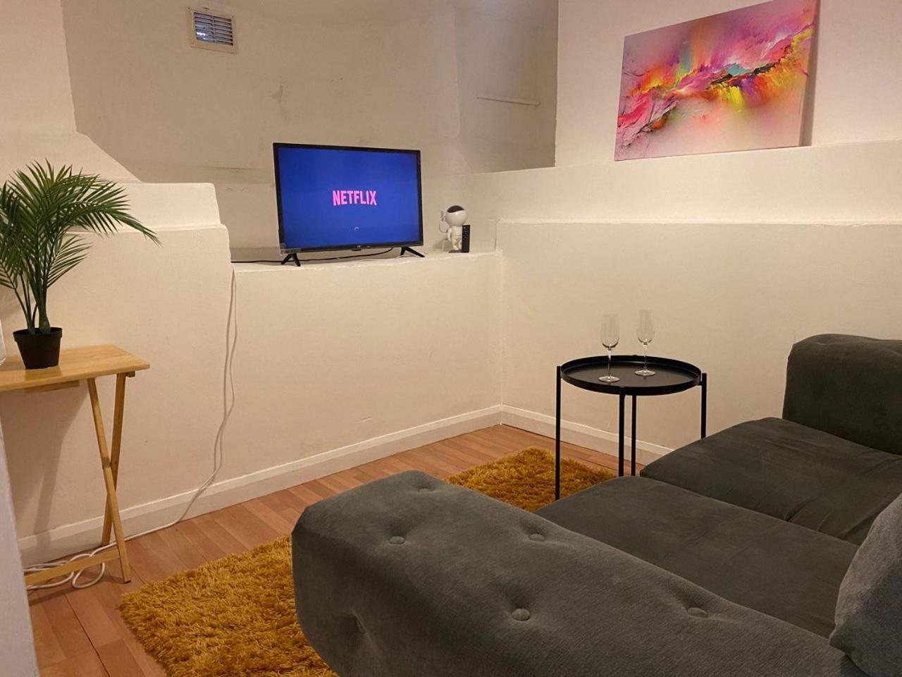 Entire 2 Bed Flat 10 Mins To Central Londen
