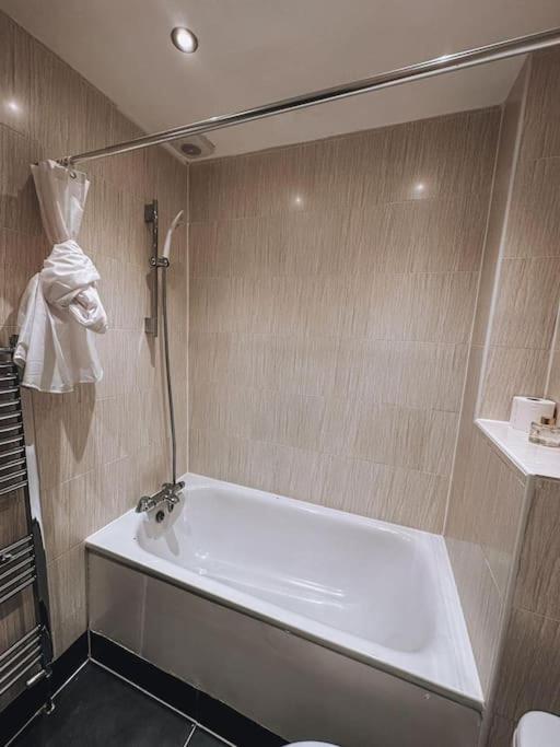 Modern 2 Bedroom Flat In Balham *