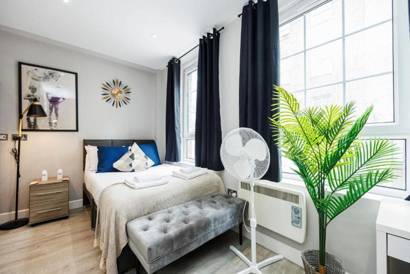 Chic In Spitalfields, Gasthuis