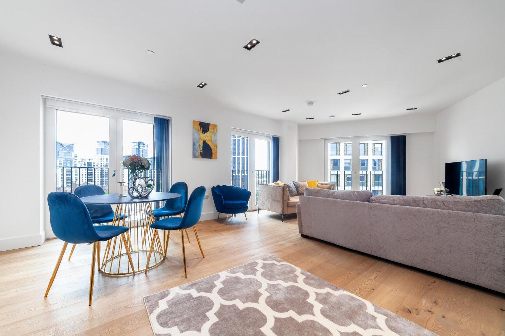 Stylish 2bdr Flat, Comm Garden I Smarthost London