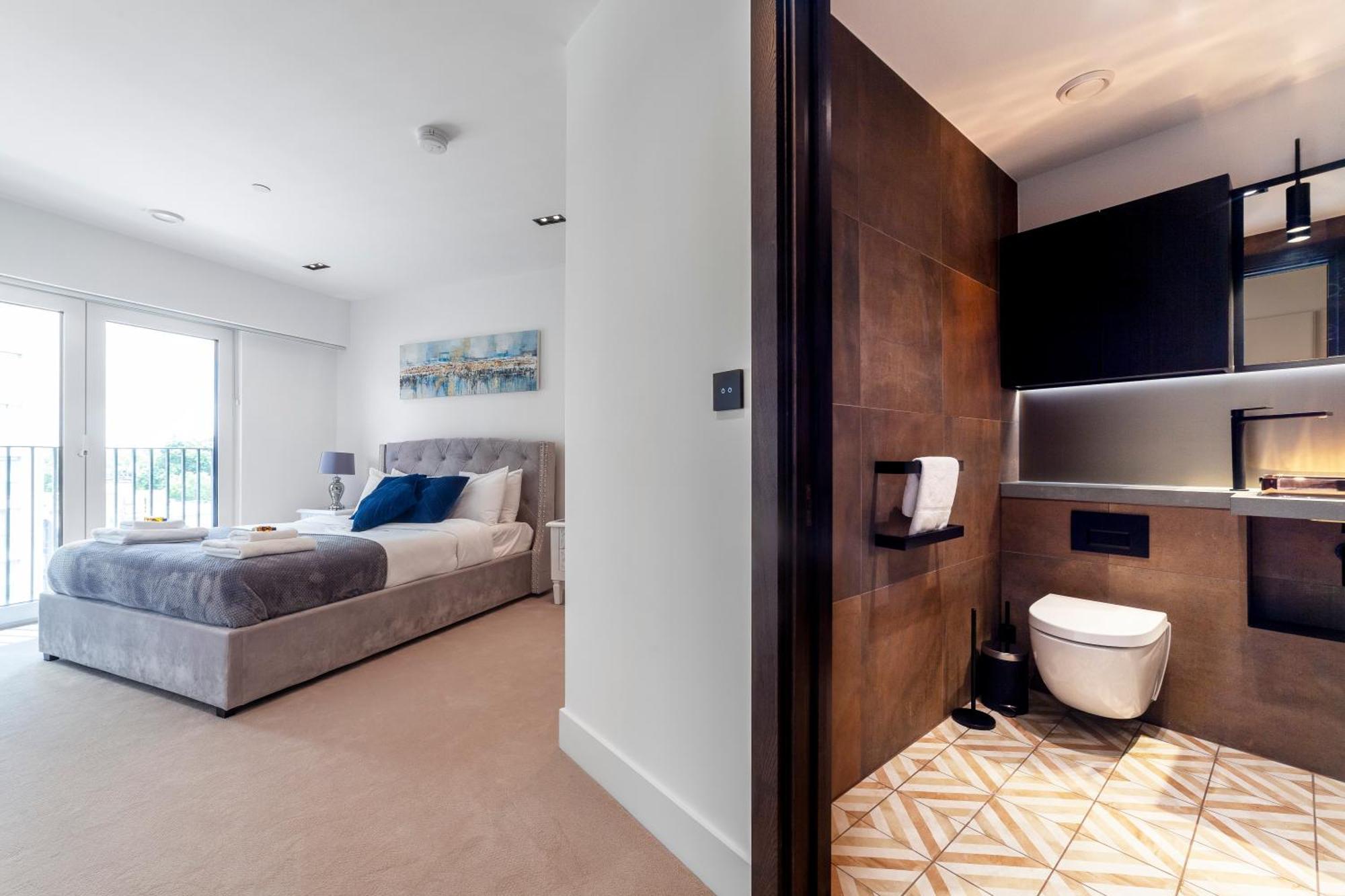 Stylish 2bdr Flat, Comm Garden I Smarthost Apartment London