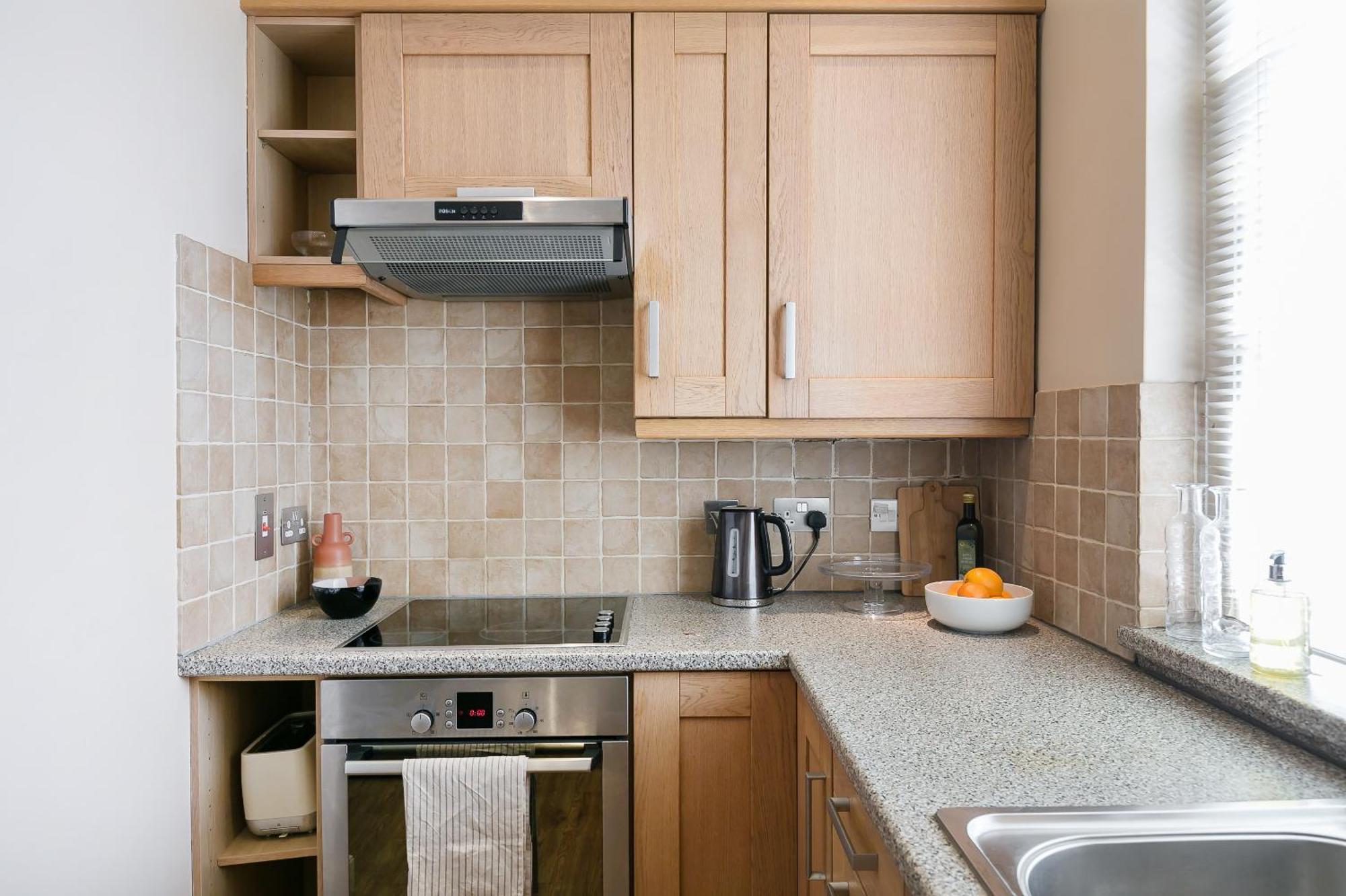 Small Sun Lit Studio Minutes From Kings Cross Station London