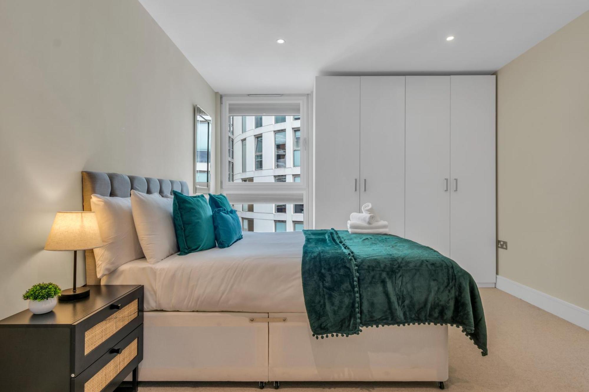 Mysquare Lanterns Way At Canary Wharf Apartment