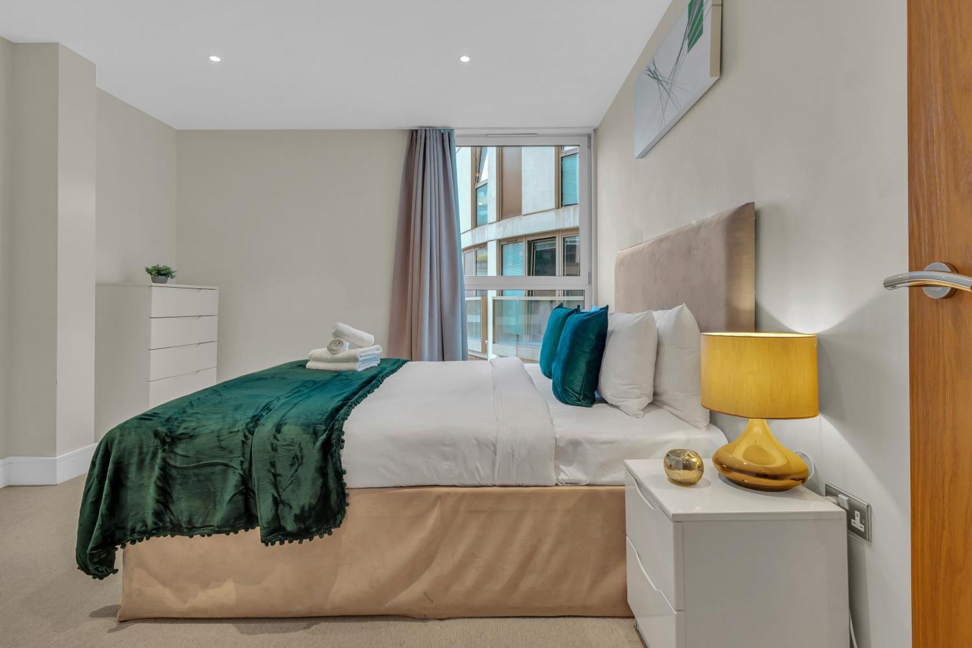 Apartment Mysquare Lanterns Way At Canary Wharf