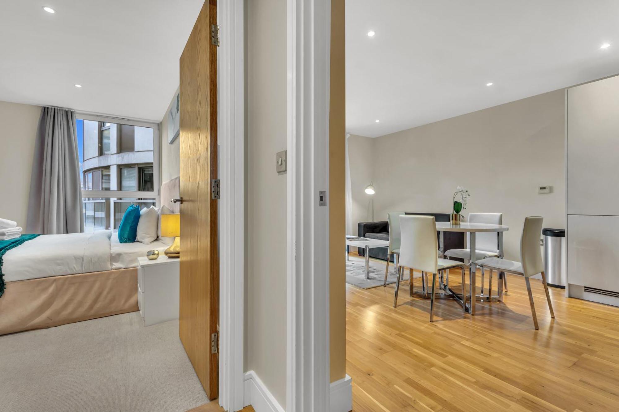 Apartment Mysquare Lanterns Way At Canary Wharf