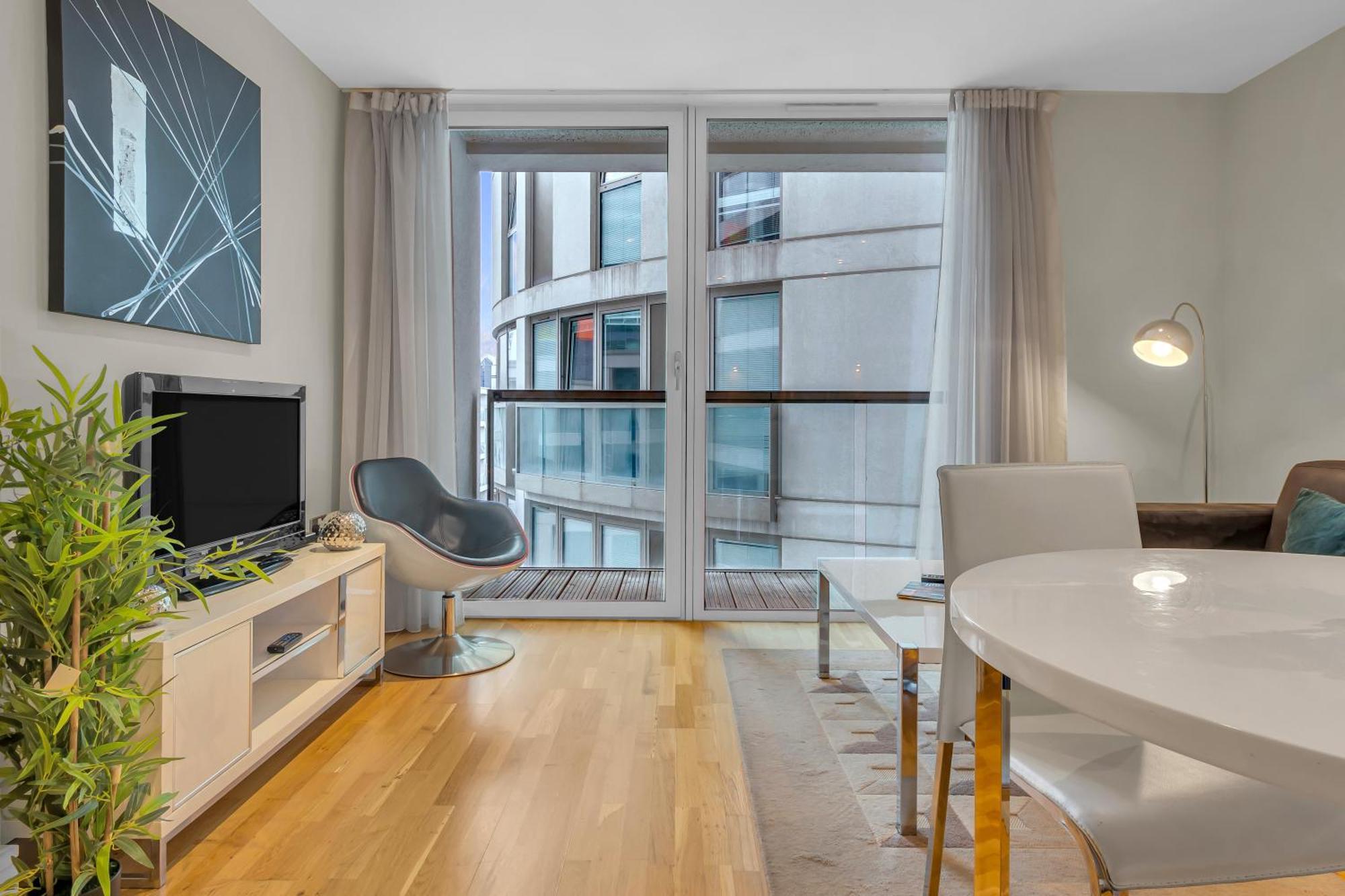 Mysquare Lanterns Way At Canary Wharf Apartment