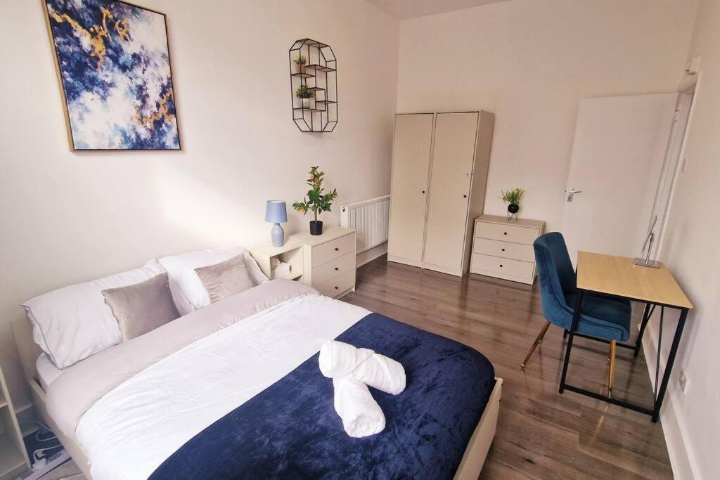Apartment 2 Bed Apartment, Near Canary Wharf, O2, Excel, Airport London