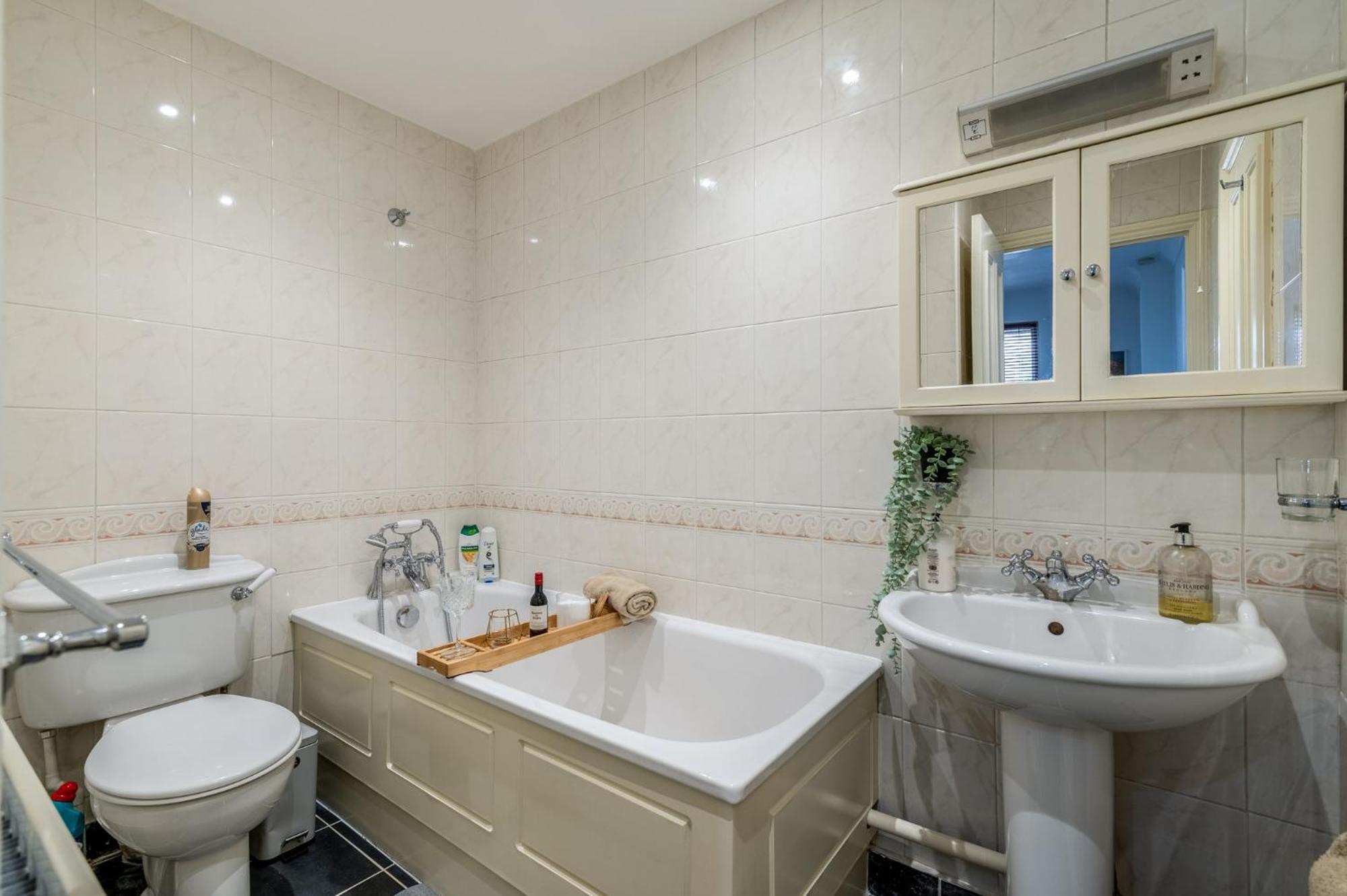 Charming 3-bedroom Townhouse Balcony * Londres