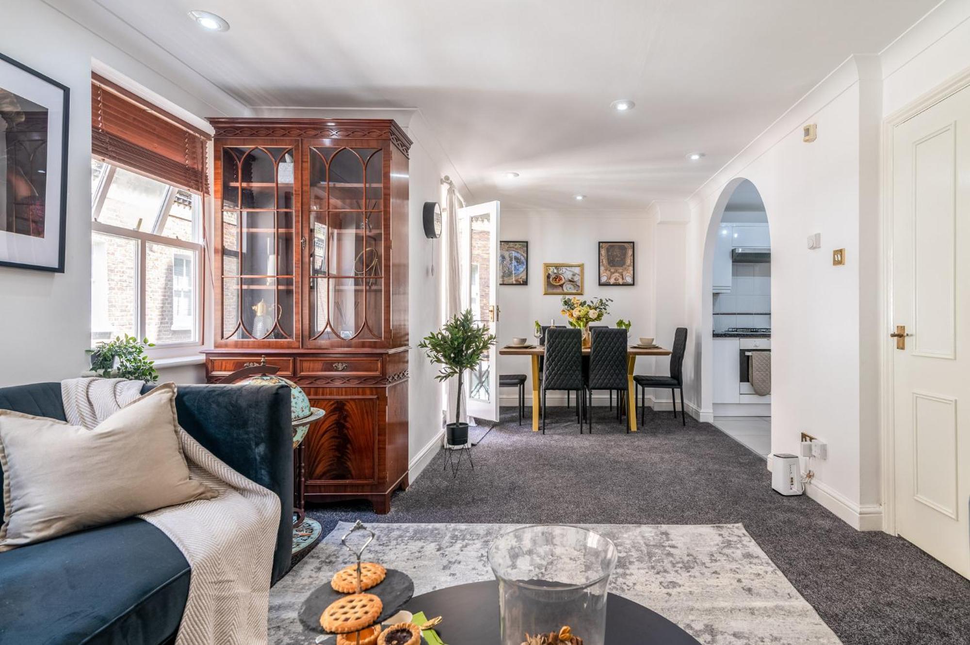 Charming 3-bedroom Townhouse Balcony Сasa de vacaciones Londres