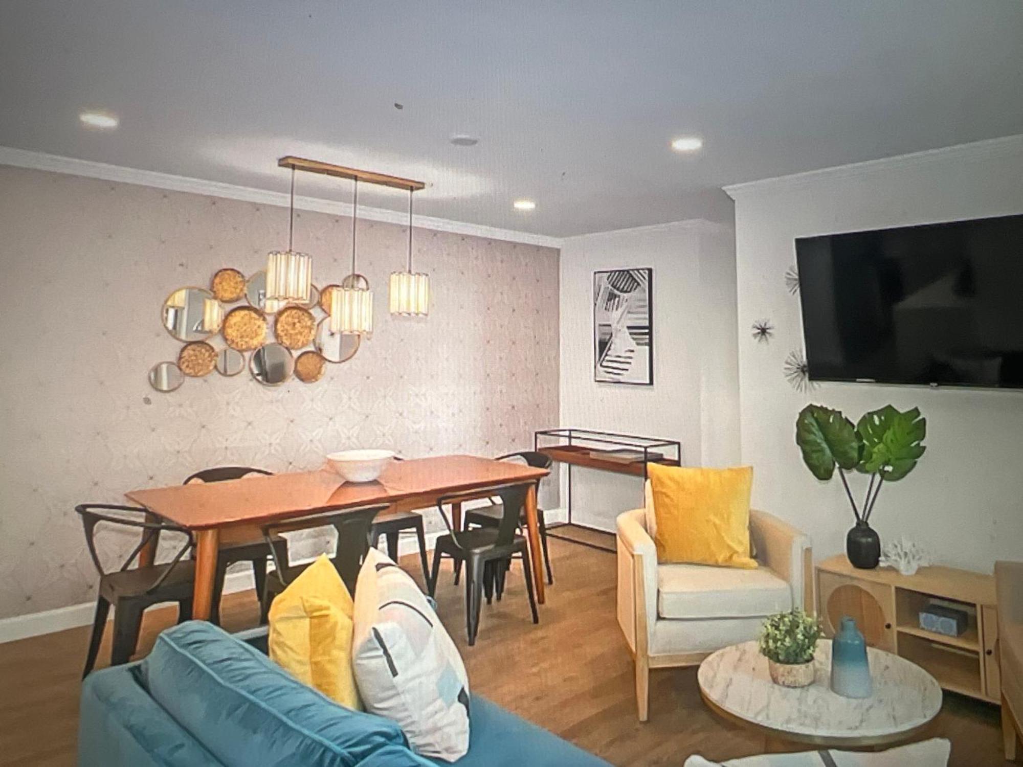 Simple Comfort; Centre Mayfair Apartment