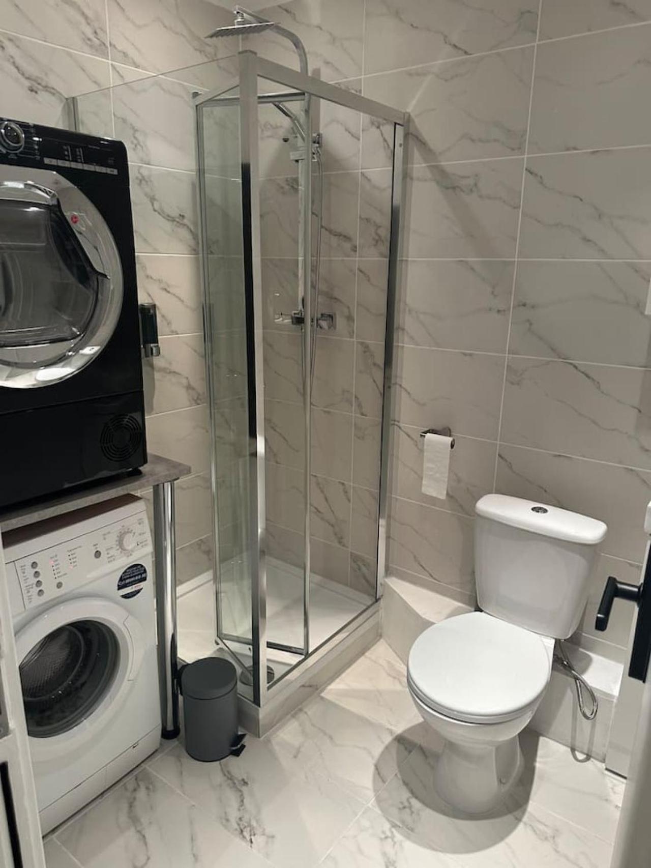 Piccadilly Circus 15minutes Away Guest house London