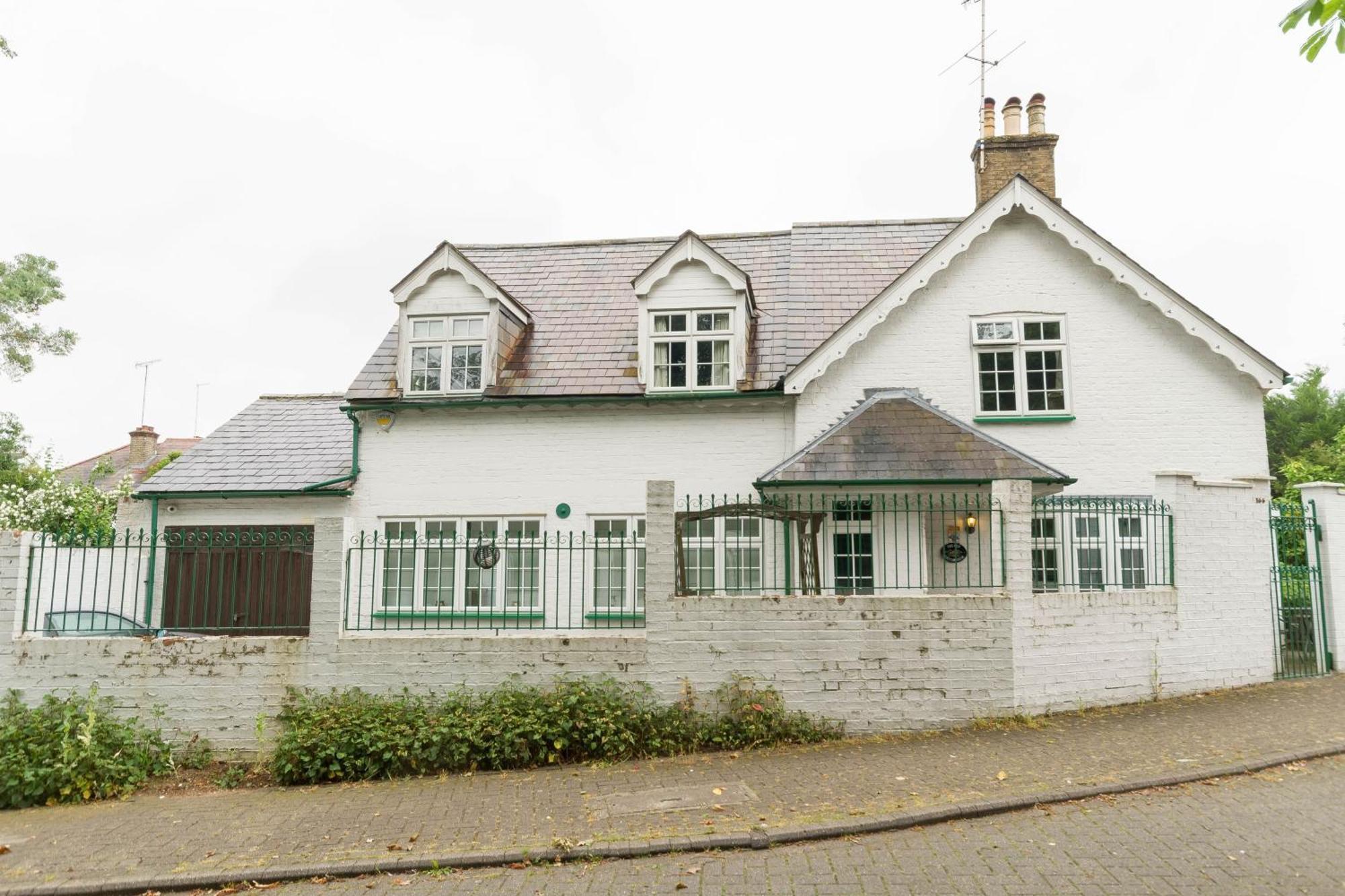 New Cosy 2 Bedroom Detached House West Finchley
