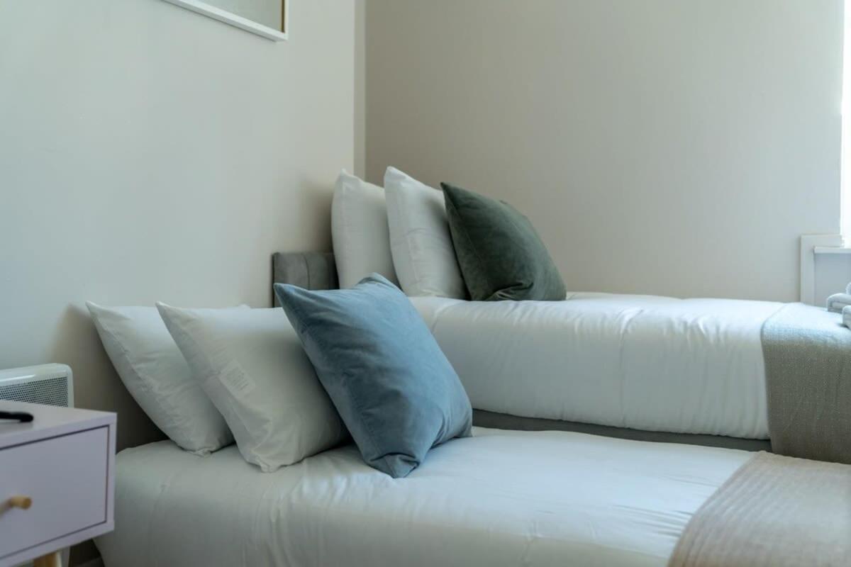 Of - Lovely Two Bedroom London