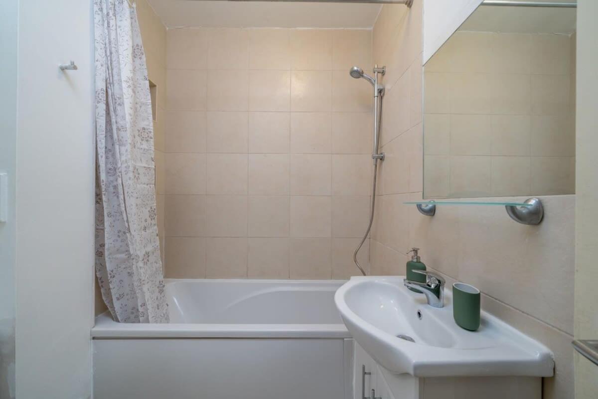 Of - Lovely Two Bedroom Apartment London