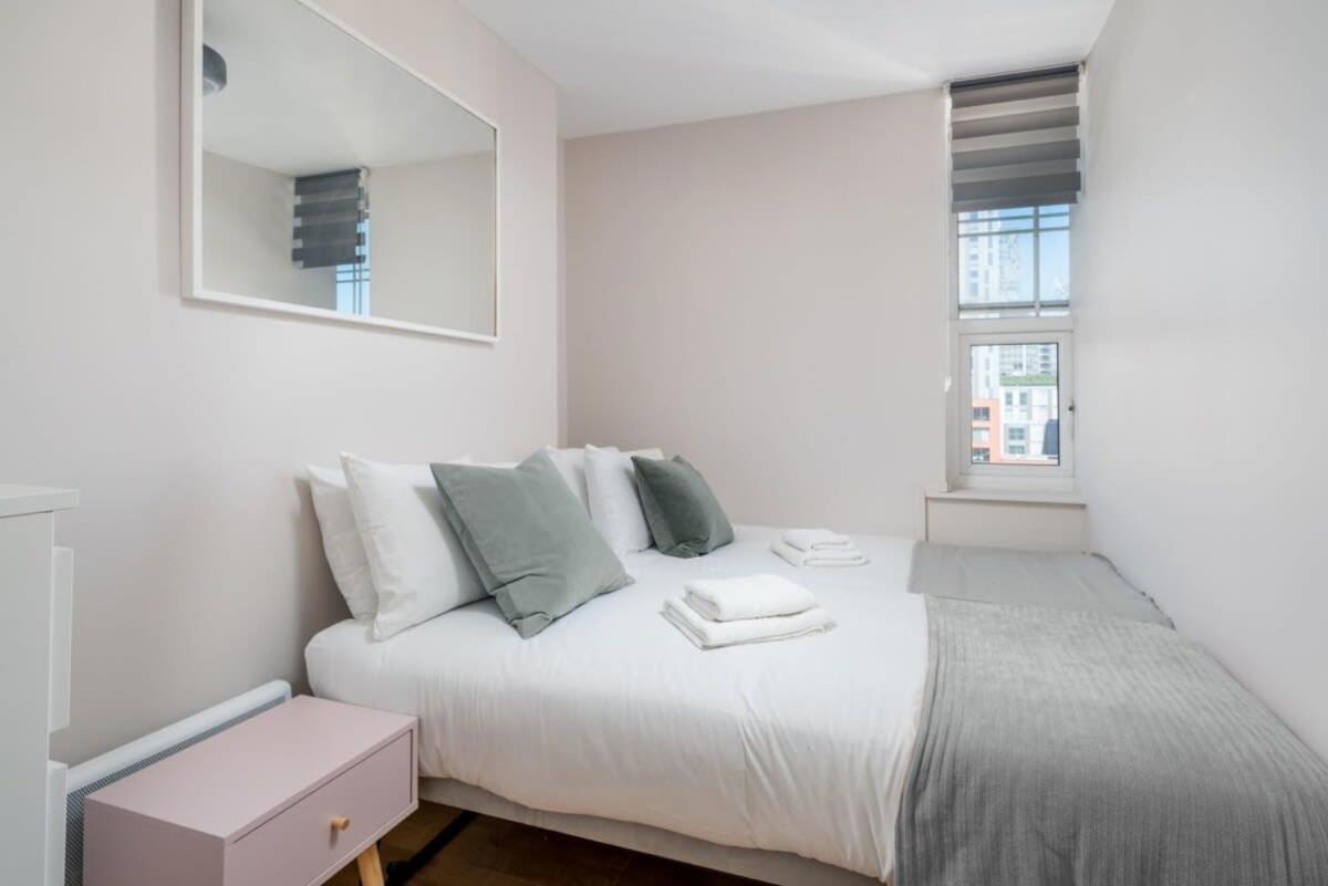 Of - Lovely Two Bedroom Apartment *