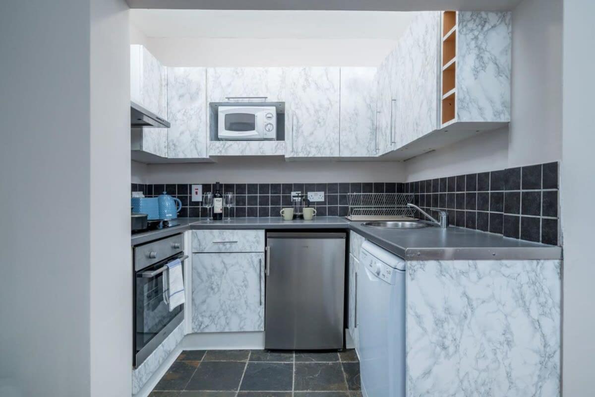 Apartment Of - Lovely Two Bedroom London