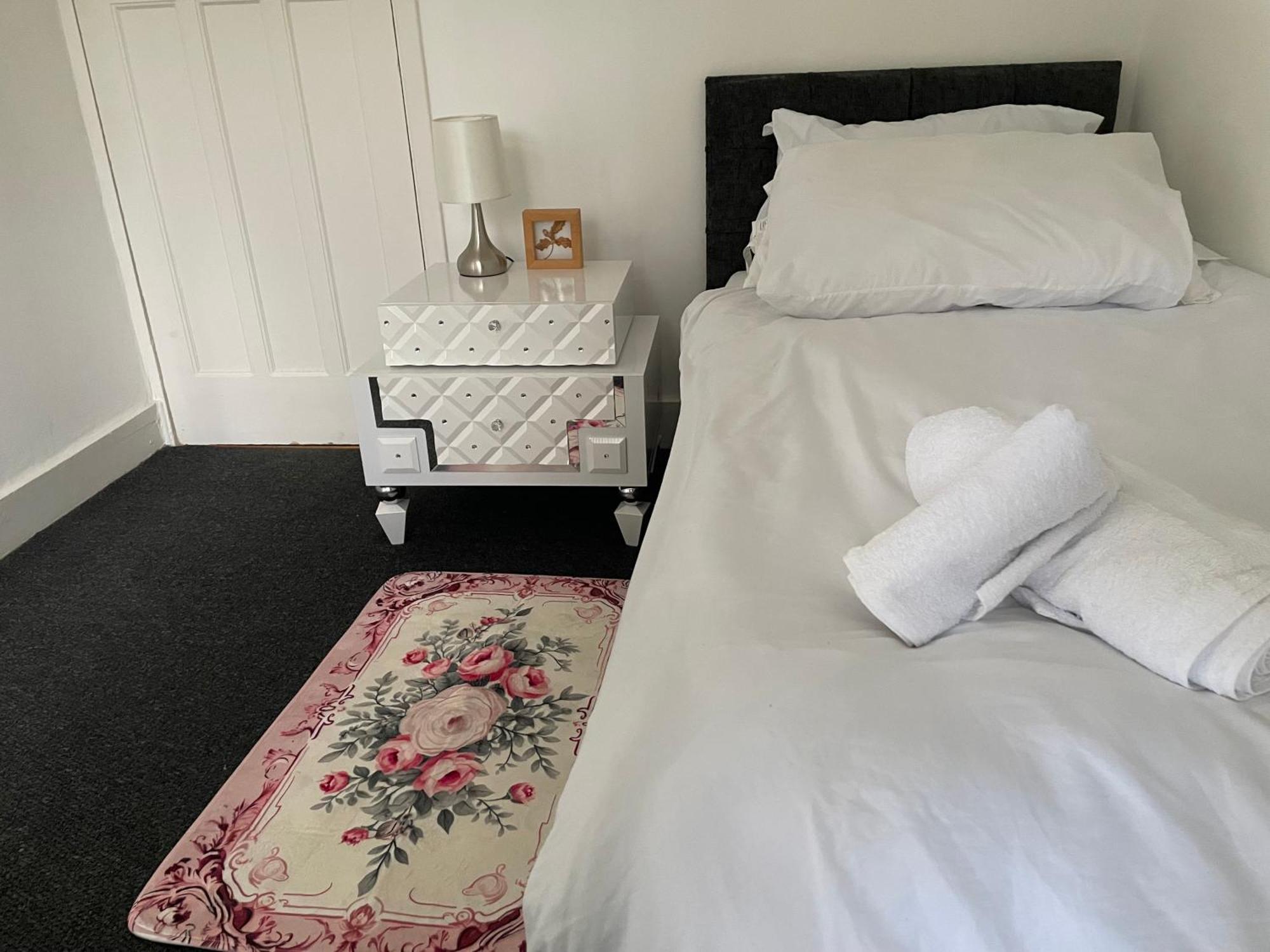 Apartment 5 Bed 5mins From Wembley Stadium