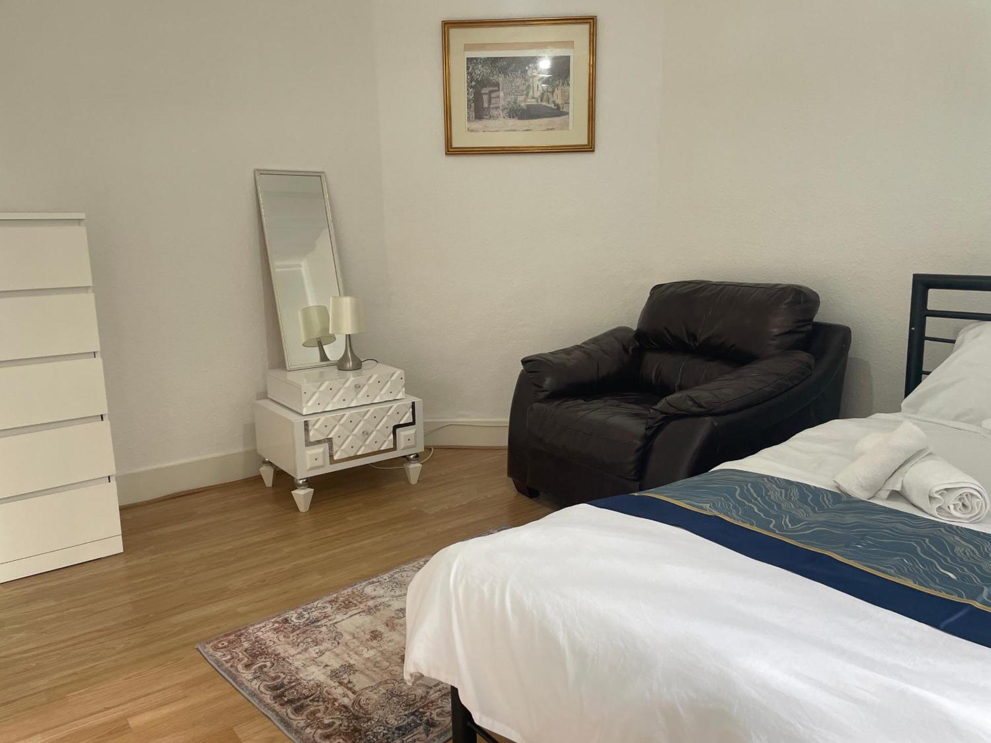 Apartment 5 Bed 5mins From Wembley Stadium London