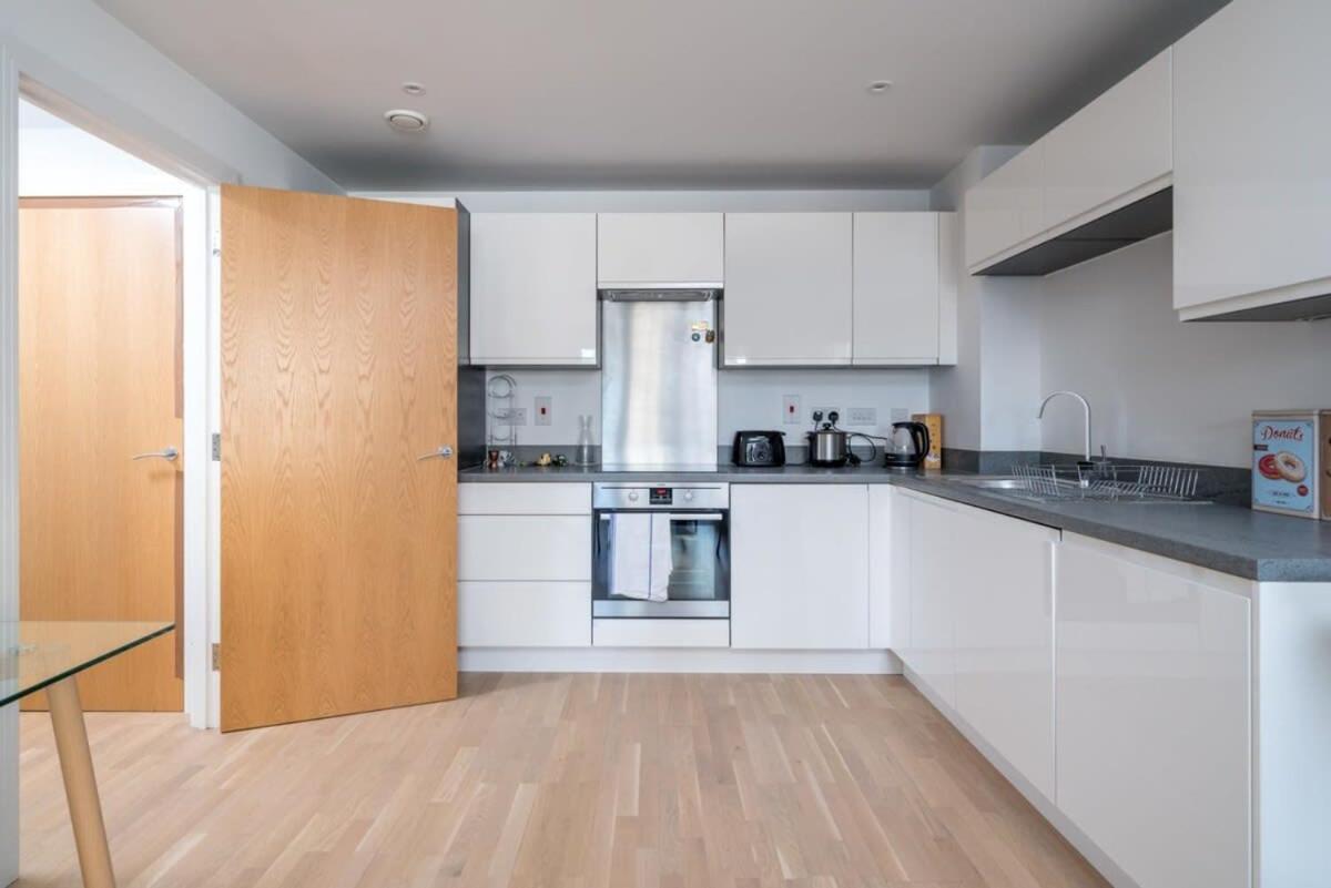 Wandsworth Deluxe Two-bedroom Apartment *
