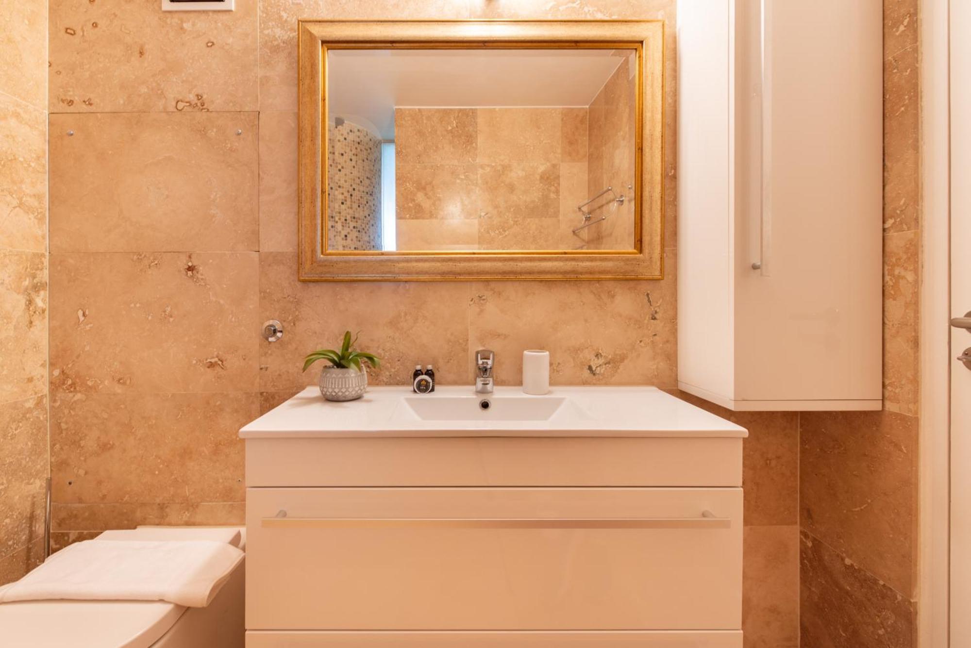 The Clerkenwell Collection - Dnu * London