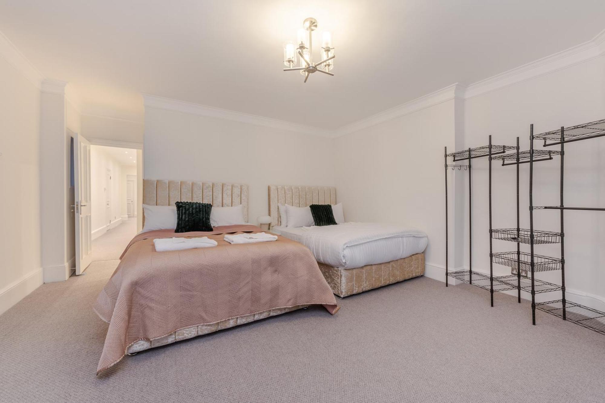 Modern Luxury 3bed 3bathroom Retreat 6hs * London