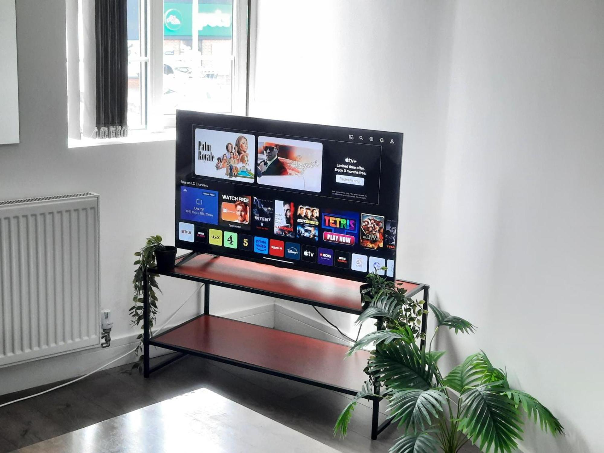 Acton Town Luxe - Spacious Modern Near Westfield & Nature, Pets Welcome! Appartement Londen