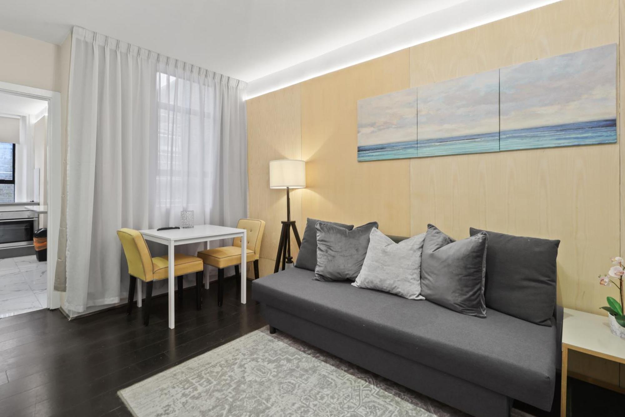 Unique 1 Bedroom Flat Apartment *