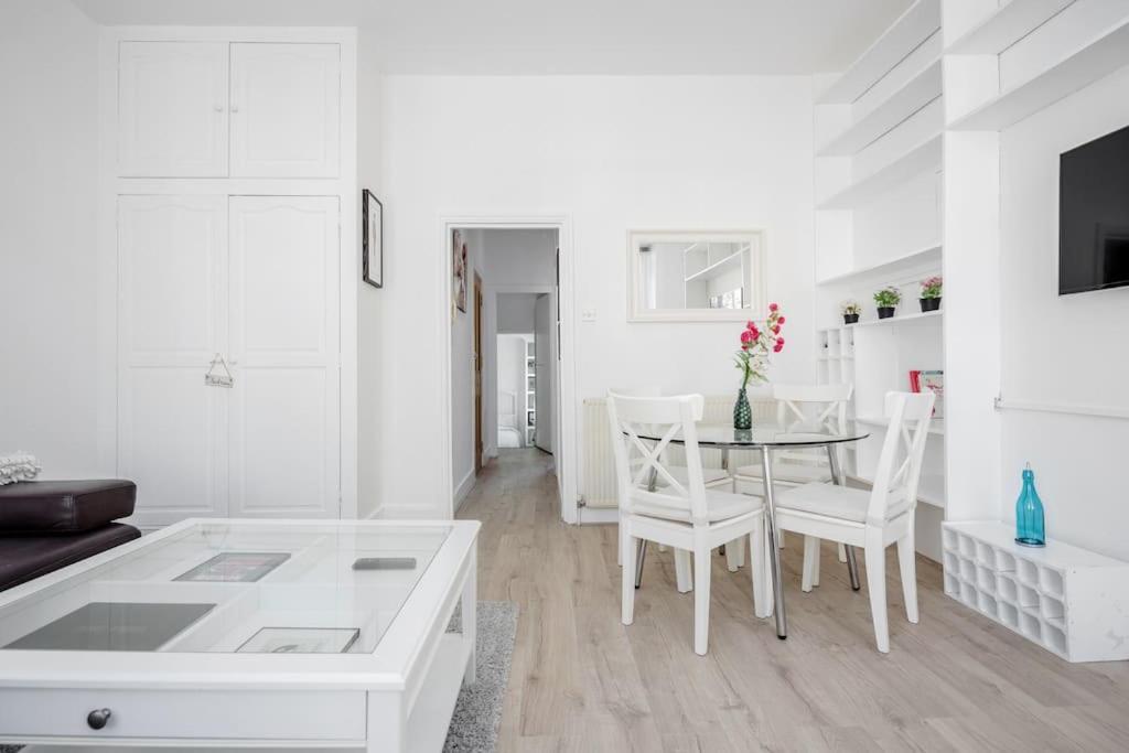 Bright 1-bedroom In Chelsea Apartment