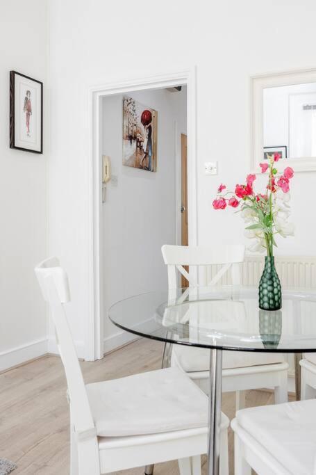 Bright 1-bedroom In Chelsea * London