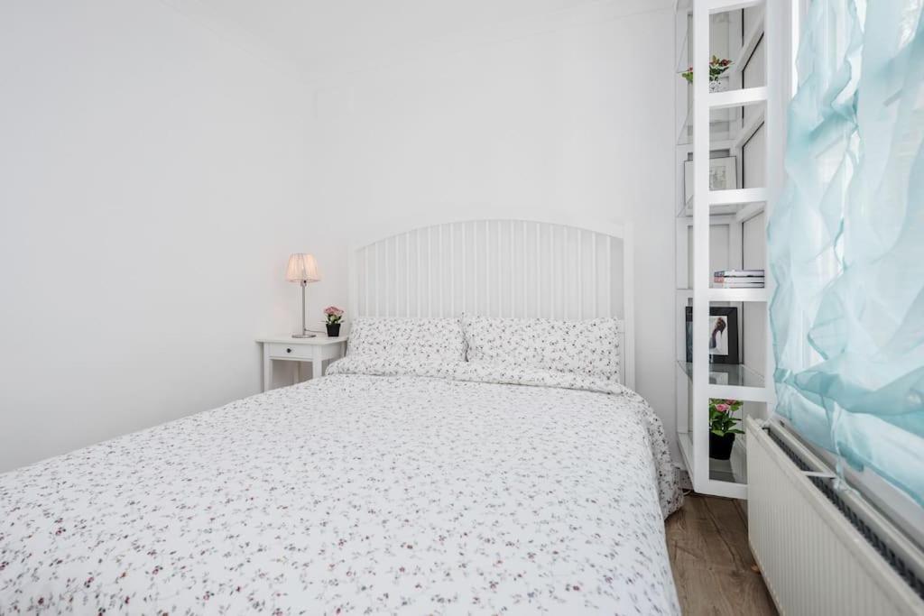 Bright 1-bedroom In Chelsea Apartment *