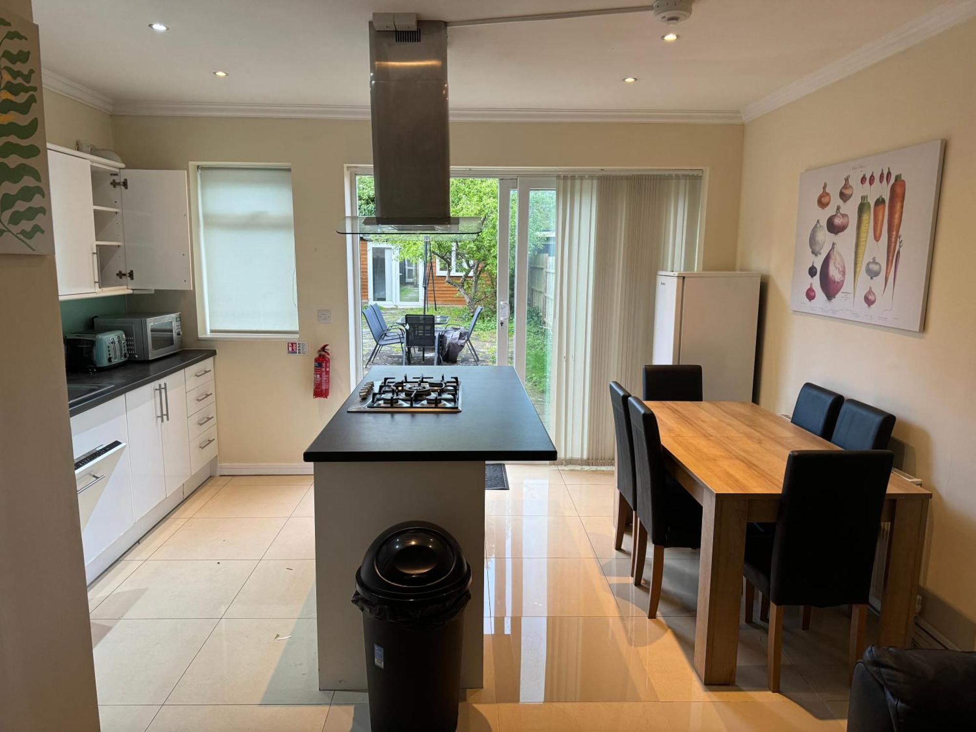 Handover 5 Homestay London