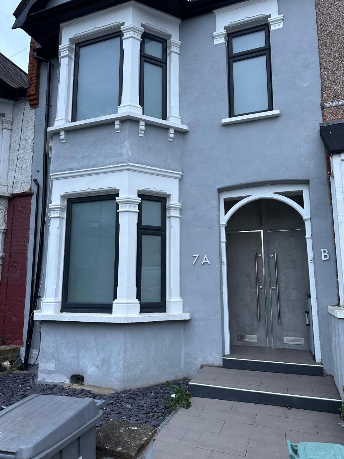 2 Bedroom Flat Wembley * London
