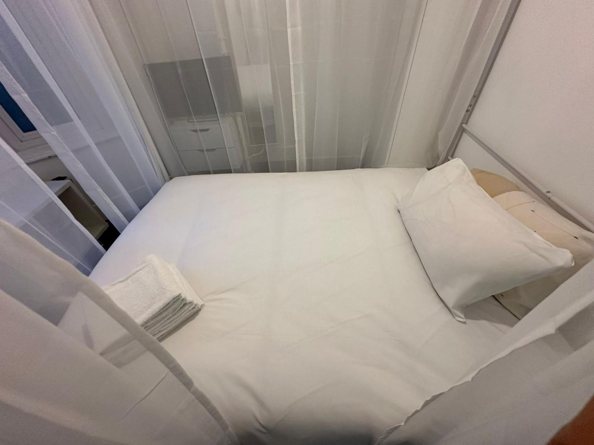 2 Bedroom Flat Wembley Apartment *