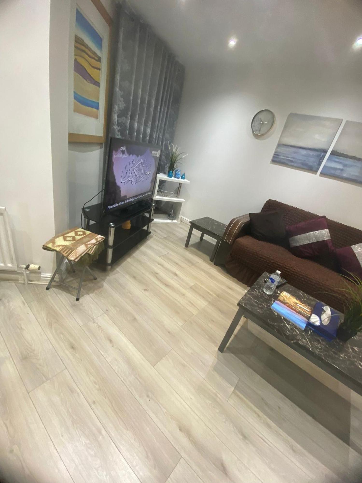2 Bedroom In Maida Vale Apartment *