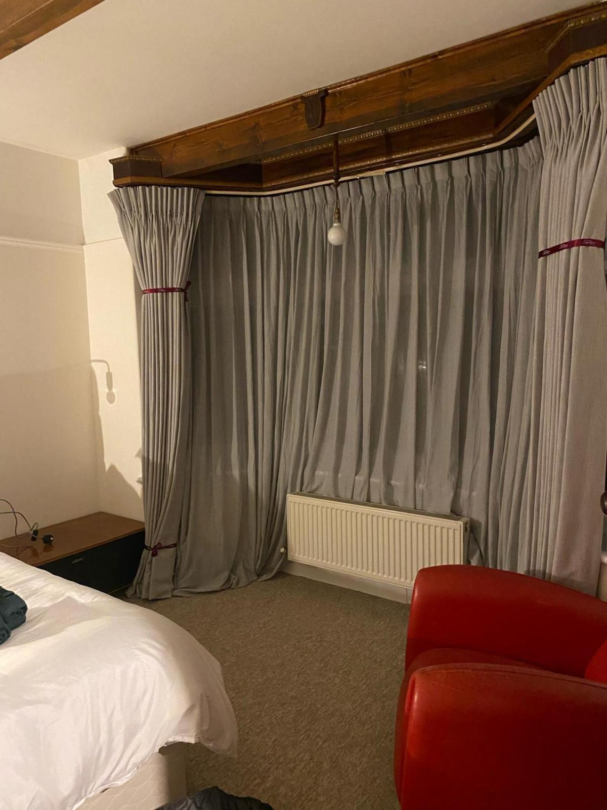 Spacious, Parkside 3.5bed House, Great Access!