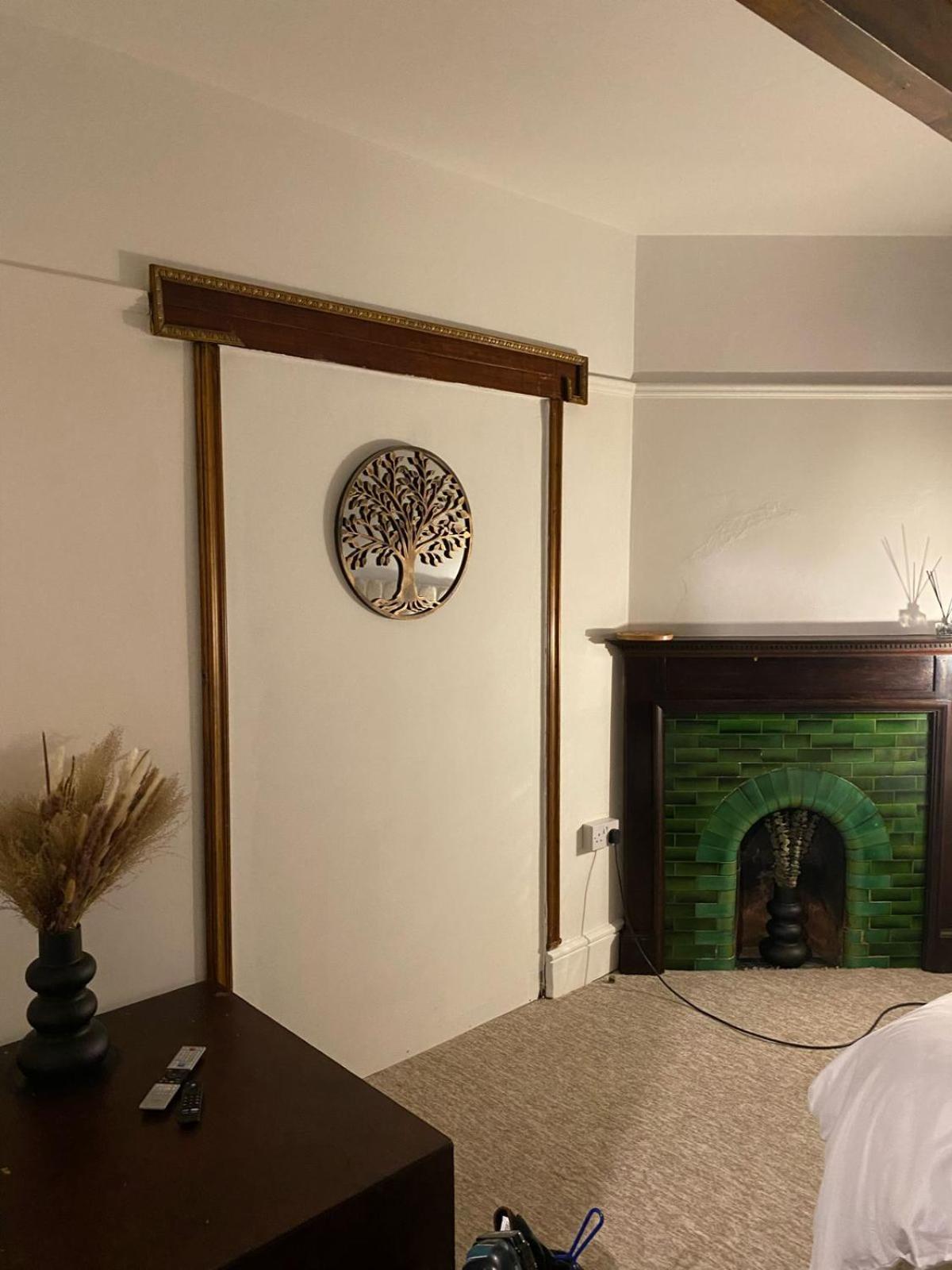 Spacious, Parkside 3.5bed House, Great Access! * London