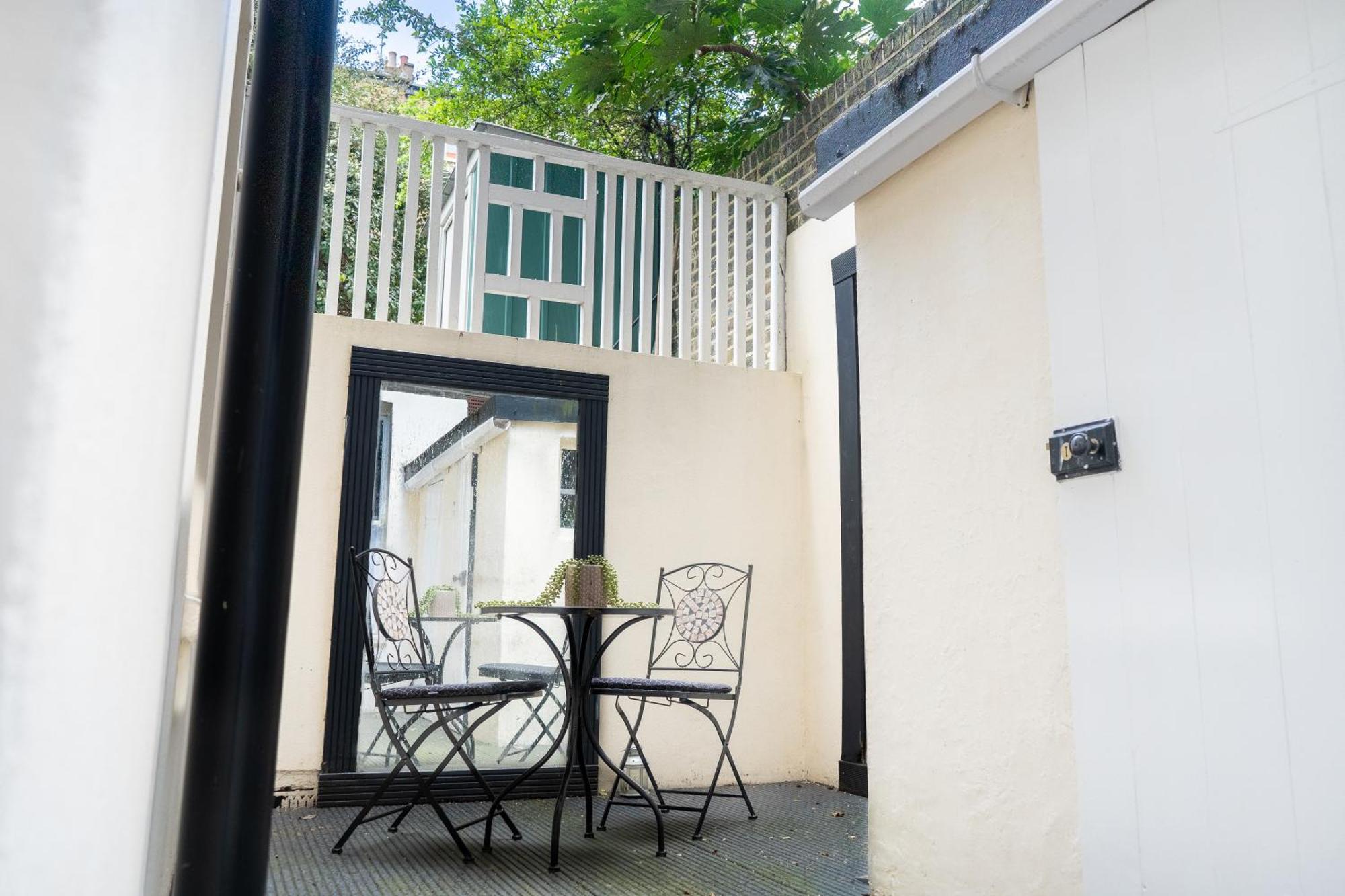 Cozy And Comfy Flat In Earls Court Apartment