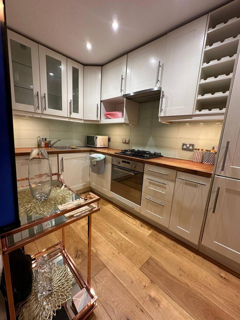 Cozy And Comfy Flat In Earls Court Apartment